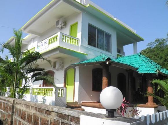 The Crib Hotel Morjim Esterno foto